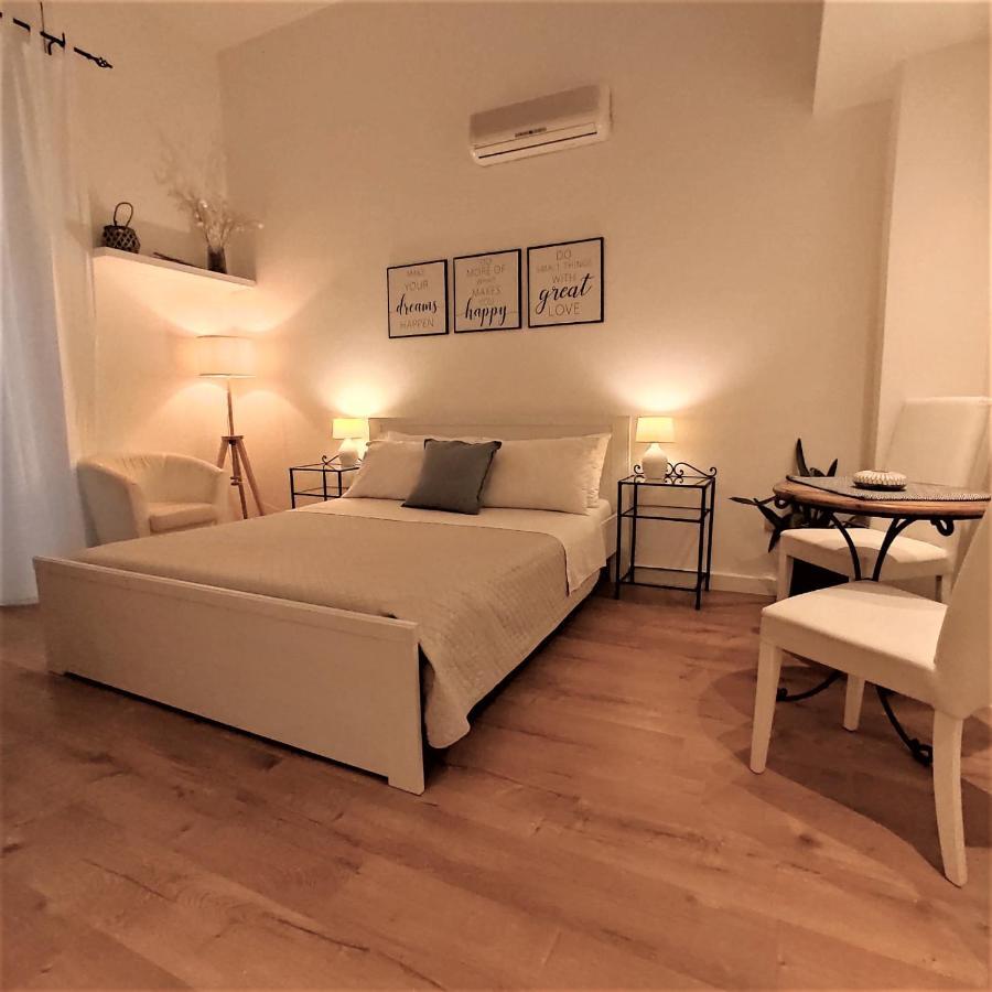 Il Girasole Bb Cagliari Bed & Breakfast ภายนอก รูปภาพ